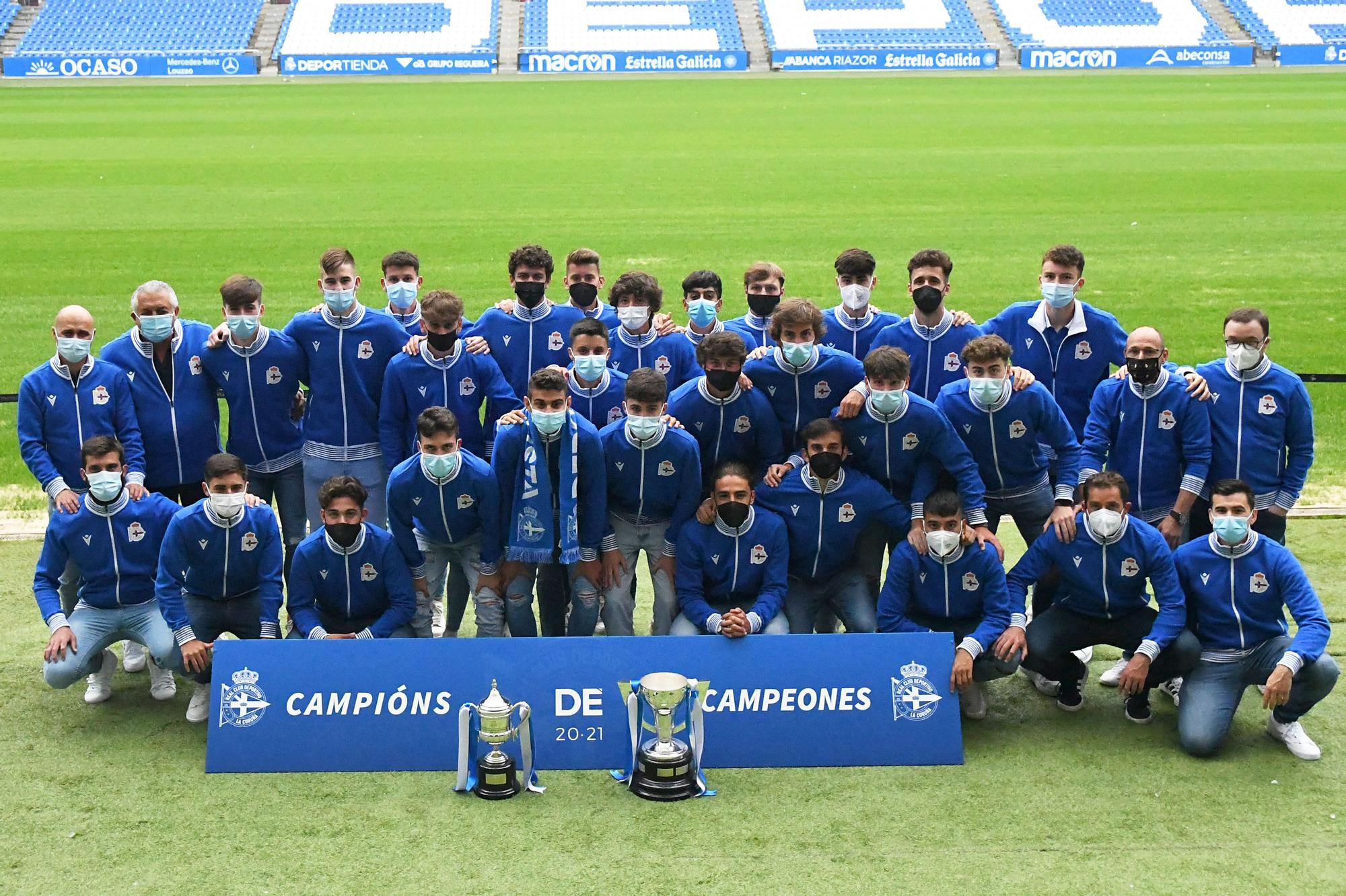 Los juveniles del Dépor celebran en A Coruña su Copa de Campeones