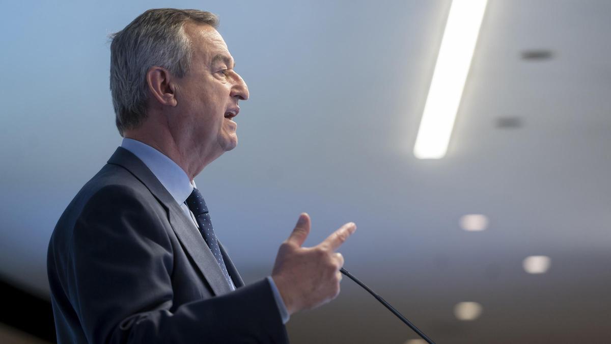 El consejero delegado del Banco Sabadell, César González-Bueno, durante una rueda de prensa.
