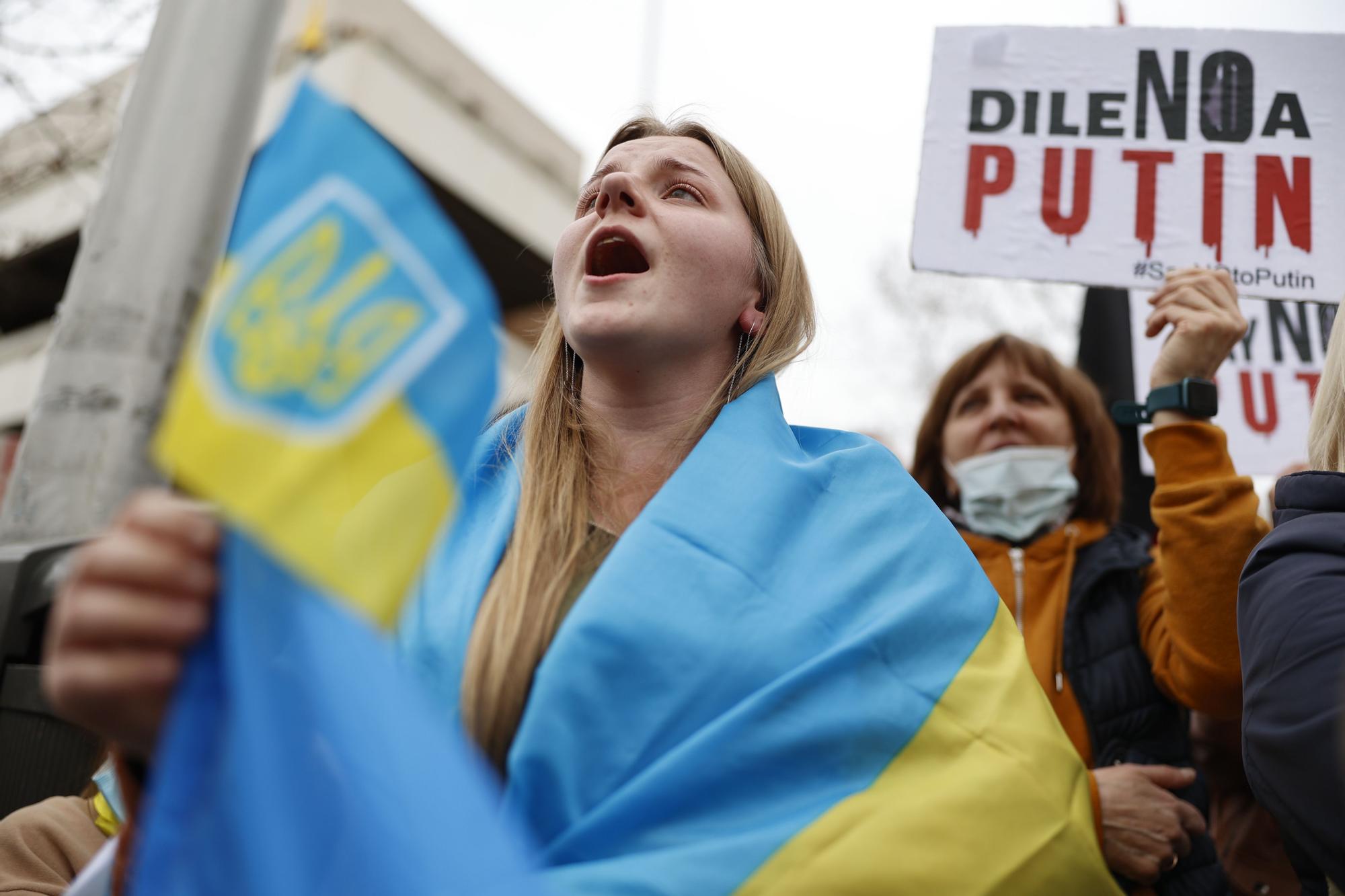 Protesta en la embajada de Rusia en España