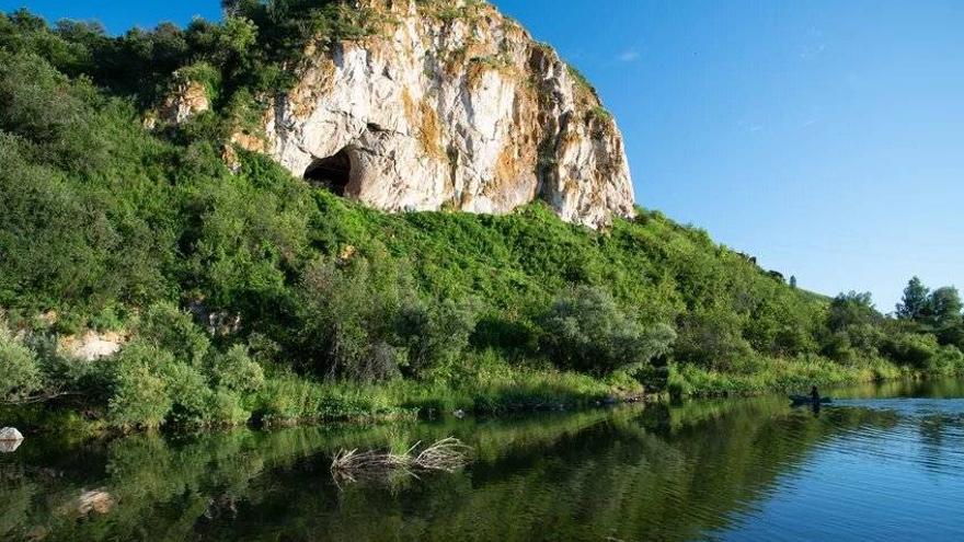 Cueva de Chagyrskaya, donde vivía la última familia neandertal conocida antes de la extinción.