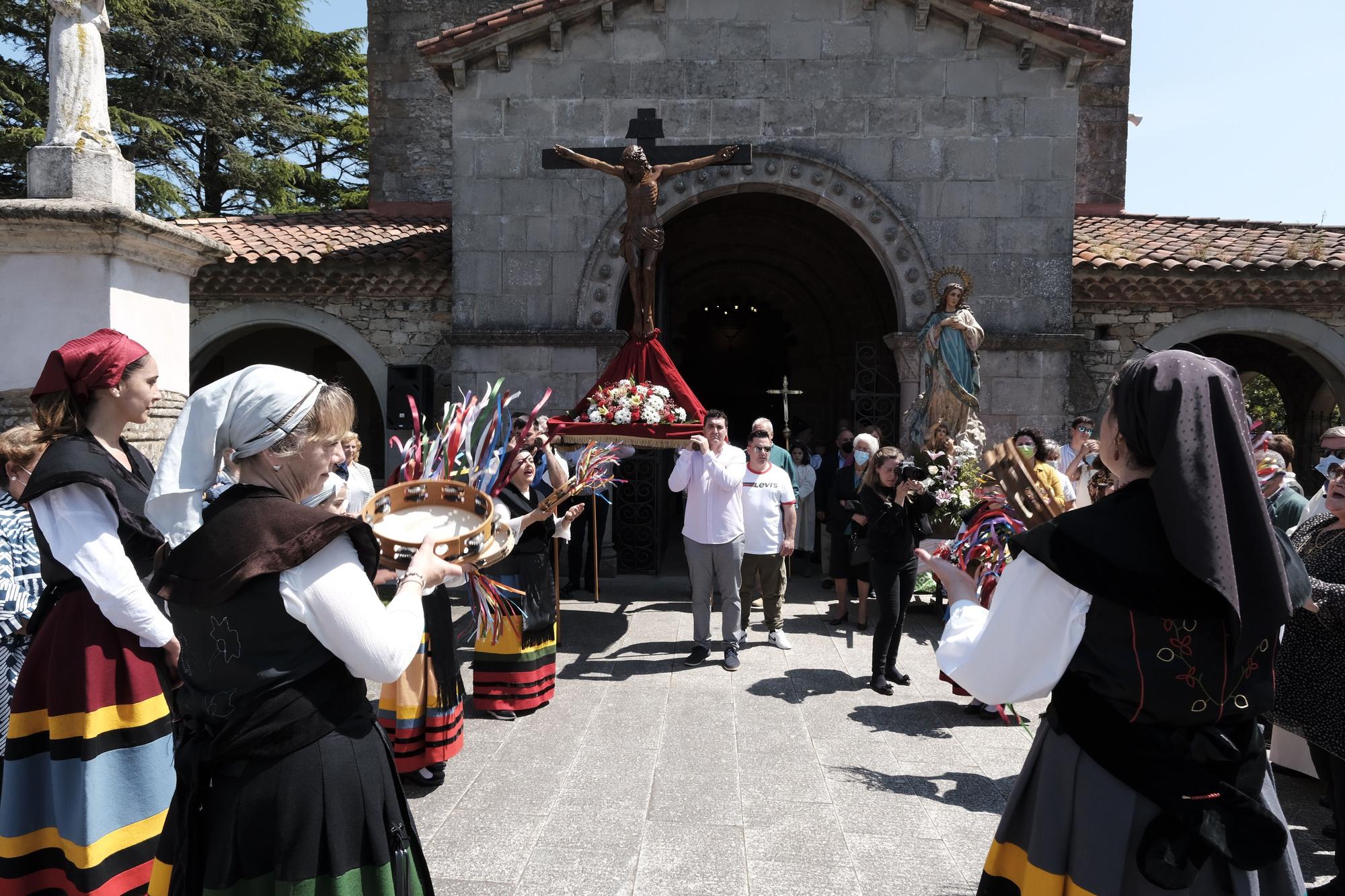 En imágenes: La procesión del Cristo de Cenero