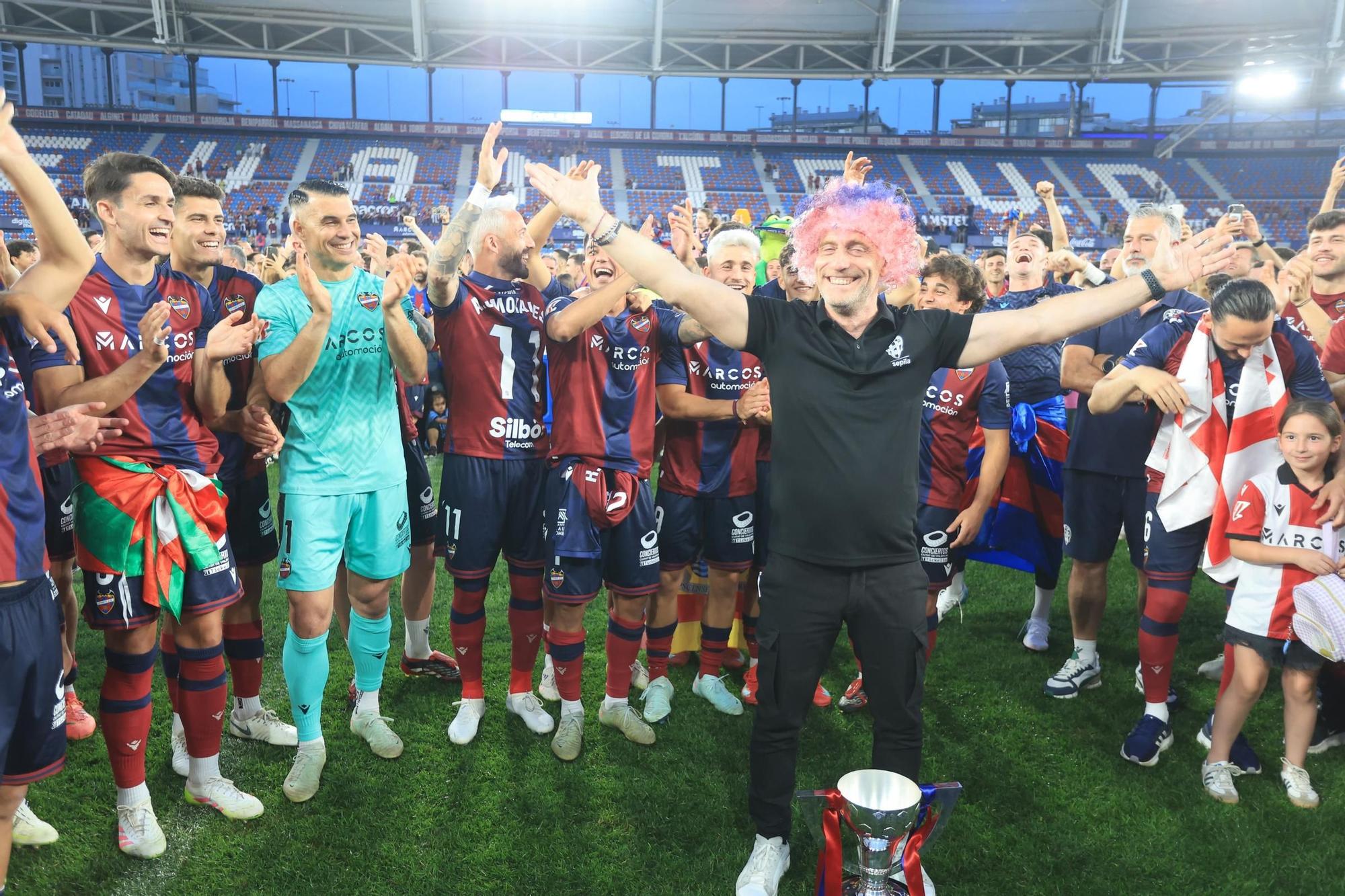 Fiesta en el Ciutat de Valencia: El Levante UD, campeón de Segunda División