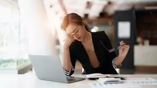 ¿Qué es el estrés laboral y cuáles son sus síntomas?