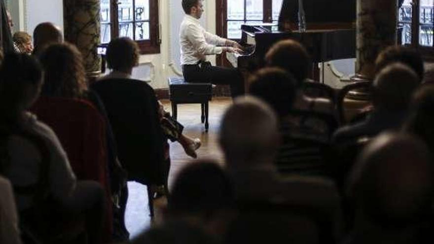 Pelayo Ciria muestra su valía con el piano