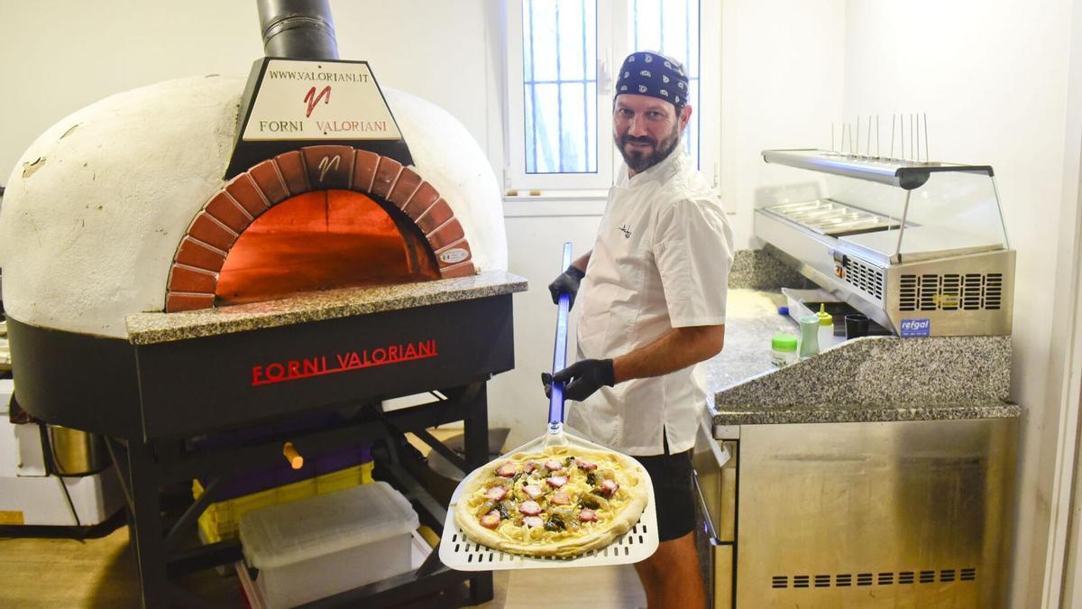 El restaurante que desafía a la tortilla de Betanzos con una pizza que ya conocen 250.000 personas en A Coruña y más allá: "Todo el mundo viene a por ella"