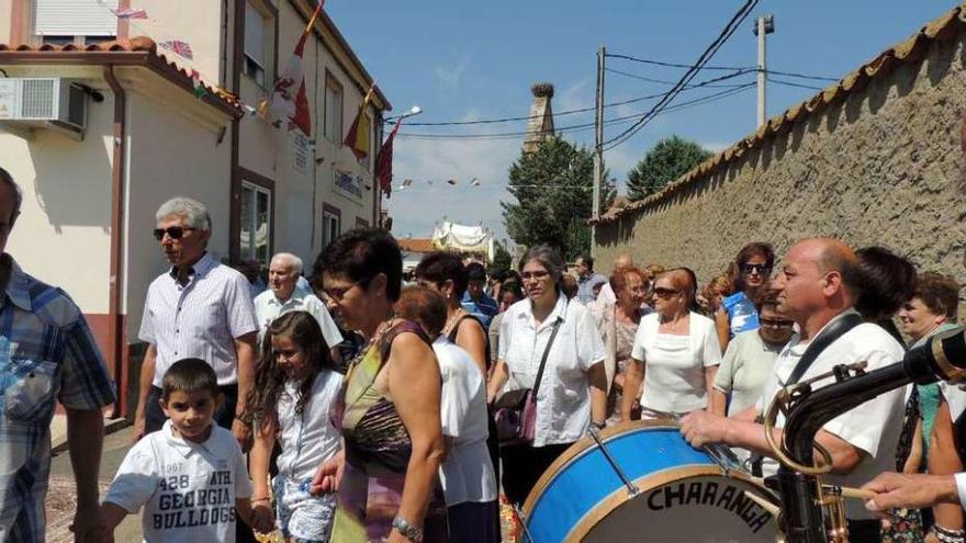 Vecinos de Brime de Urz, en las fiestas del pasado año.