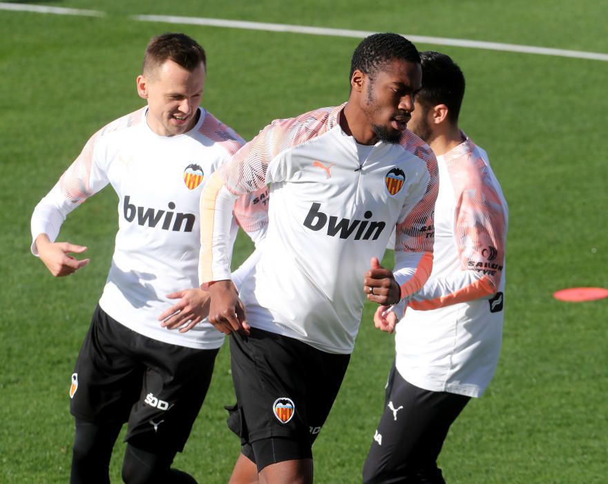 Las imágenes del entrenamiento del Valencia CF antes de medirse al Real Madrid