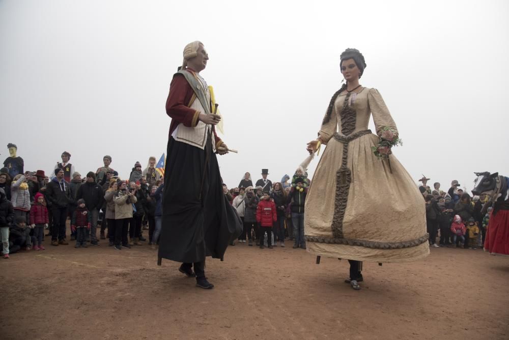 Lledoners s'omple de gegants i gegantons en una trobada inèdita