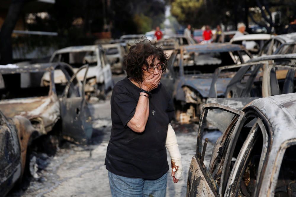 Al menos 74 personas han muerto a causa de los incendios que se han declarado esta semana en los alrededores de Atenas.