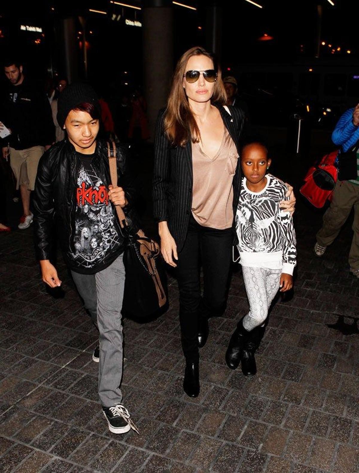 Angelina Jolie con Maddox y Zahara