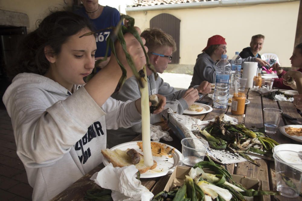 Les imatges de la calçotada popular del Regió 7