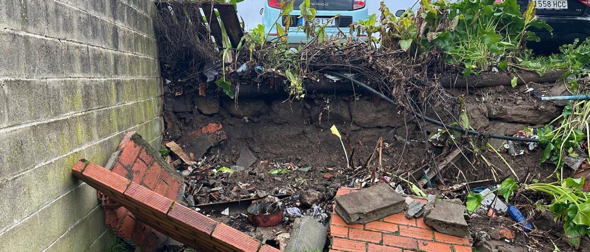 Muro derribado de una casa dentro de la Unidad de Actuación Número 5.