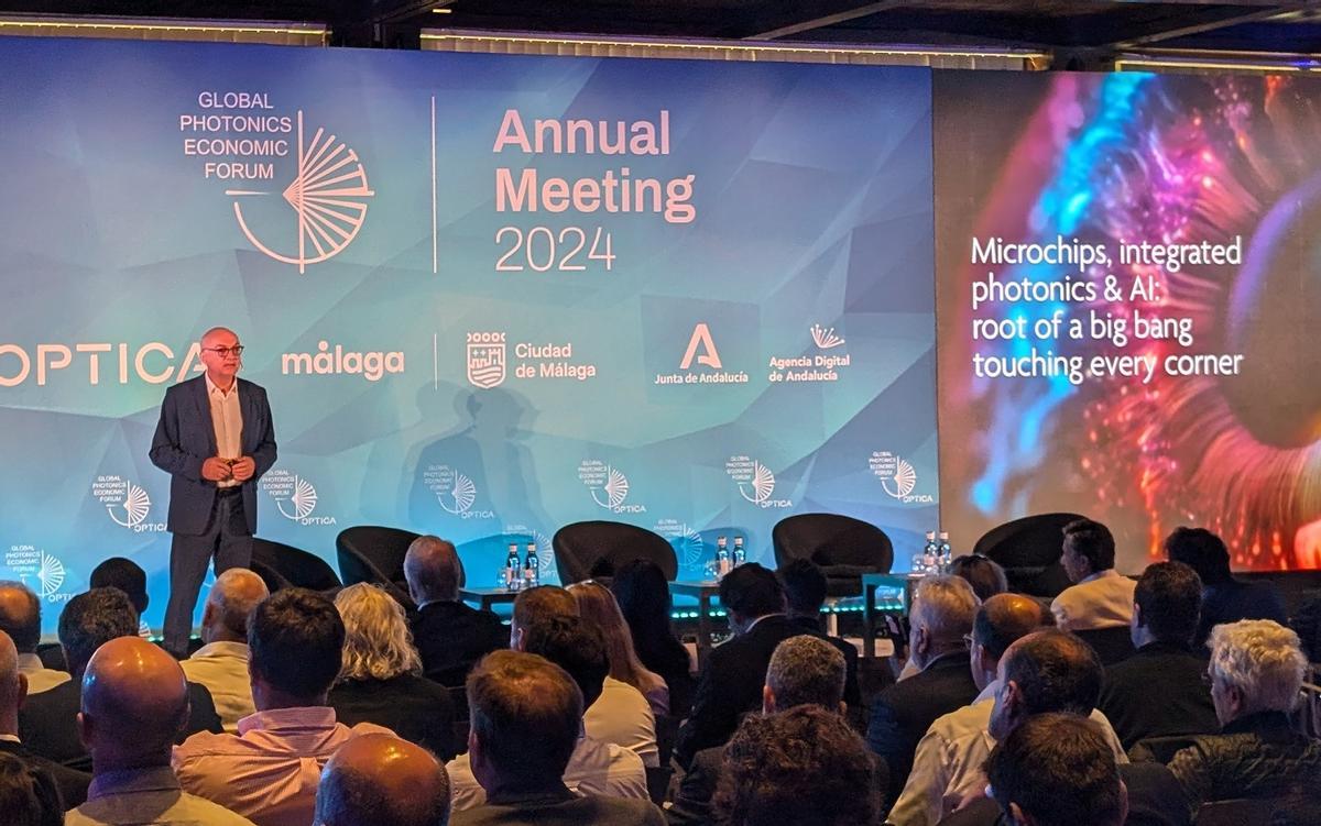 El presidente y director ejecutivo del IMEC de Lovaina (Bélgica), Luc Van den Hove, durante su intervención este martes en el ‘Global Photonics Economic Forum’ de Málaga.