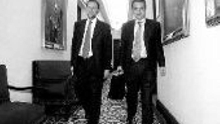 Zapatero y Rajoy exploran un pacto sobre el modelo territorial