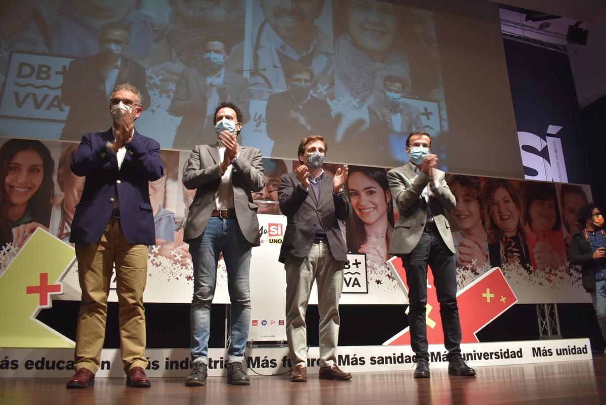 Quintana, Gallardo, Edmundo Bal  y José Luis Martínez-Almeida, en un acto en 2022.