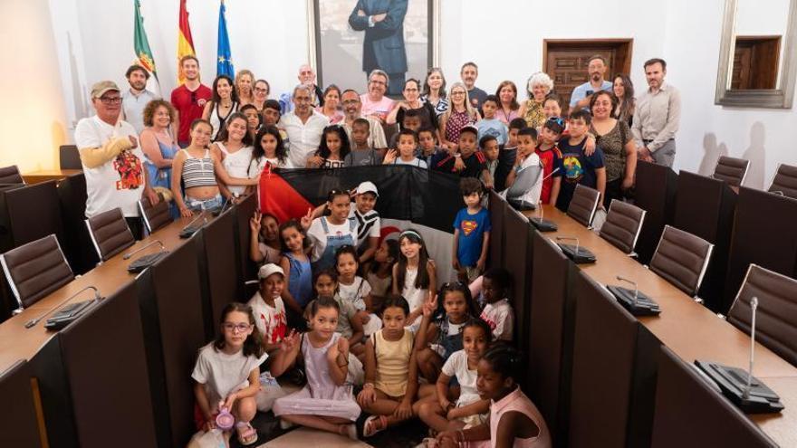 Vídeo | Tit y Abeida, dos de los niños saharauis que este año disfrutan el verano en Cáceres