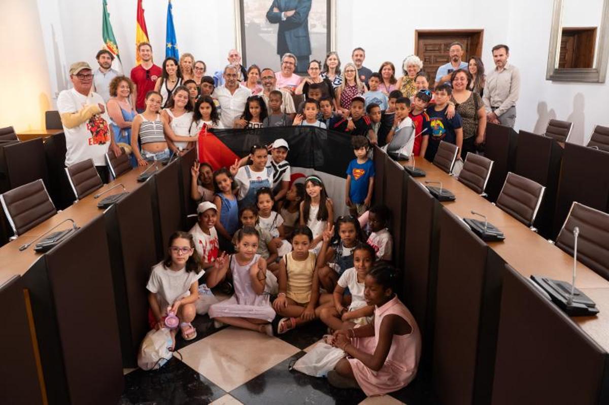 Los niños saharauis viven una jornada institucional en la Diputación de Cáceres Los niños saharauis viven una jornada institucional en la Diputación de Cáceres