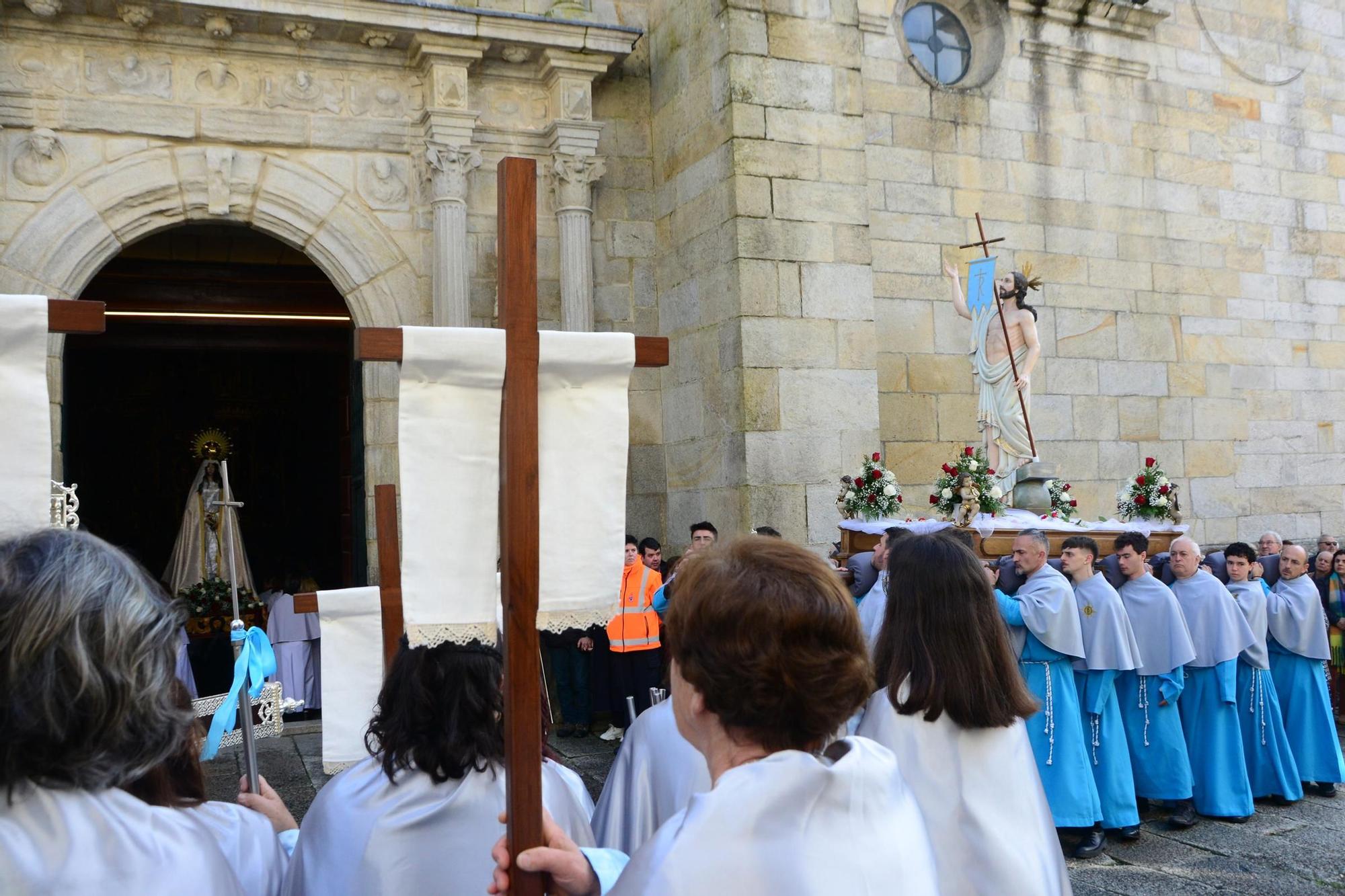El Cristo Resucitado cierra la Semana Santa de Cangas