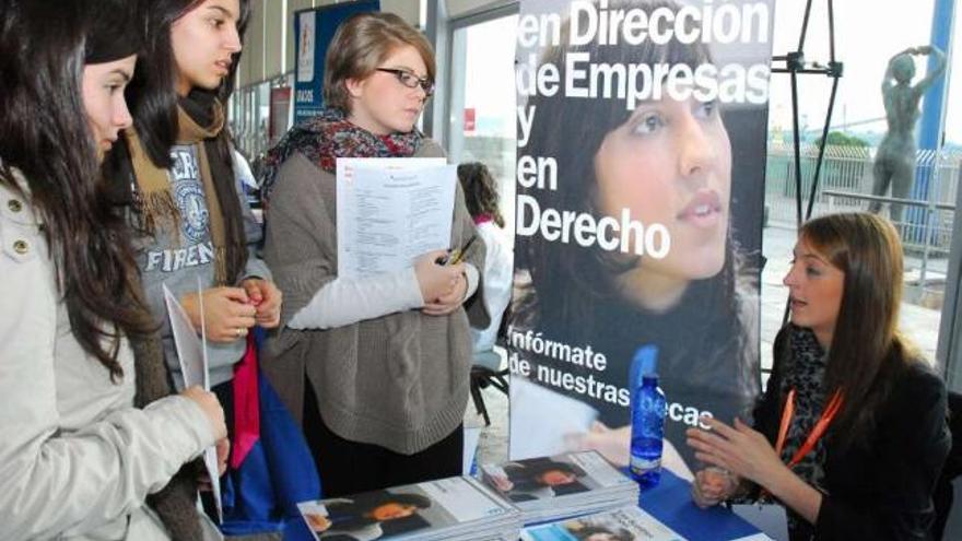 La crisis obliga a la Universidade da Coruña a reducir sus presupuestos un 6%, al nivel de 2008