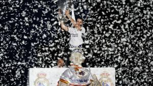 Nacho Fernández alza la Champions conquistada por el Real Madrid frente al Borussia Dortmund.