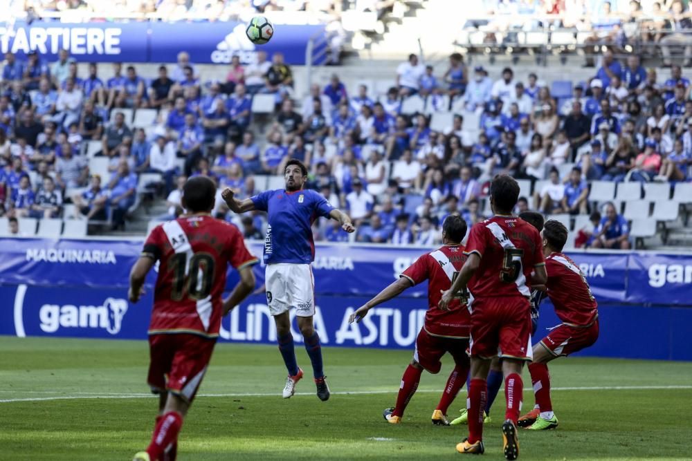 El partido entre el Real Oviedo y el Rayo Vallecano, en imágenes