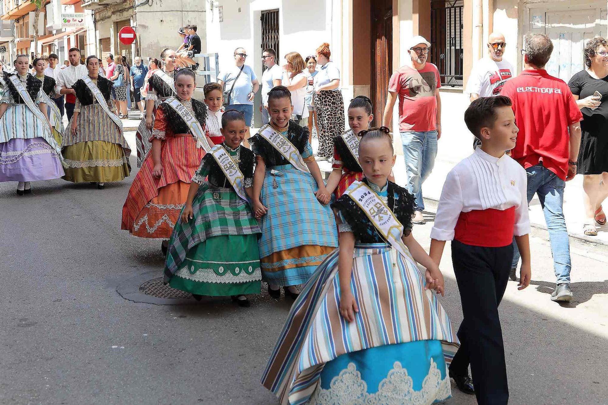 El Grau da inicio a las fiestas de Sant Pere con pólvora, bous y música