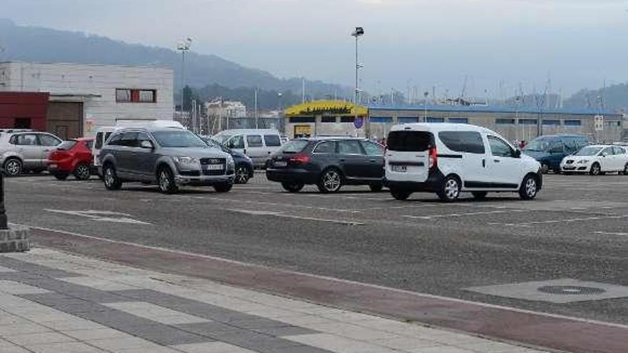 El aparcamiento, ayer, medio vacío. // Gonzalo Núñez