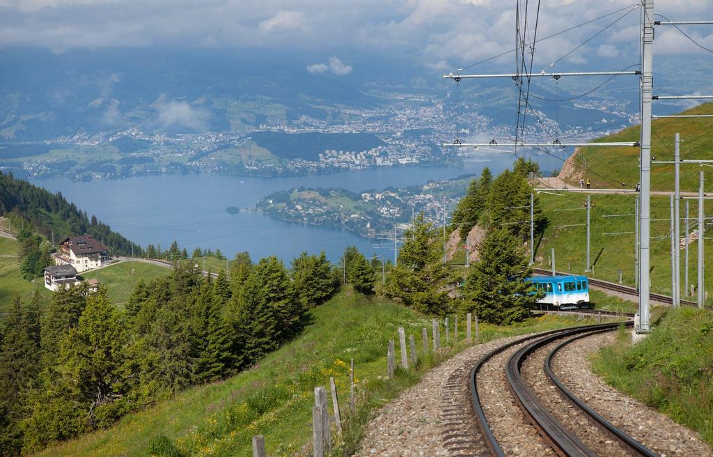 Subida en tren cremallera desde Bitznau hasta Rigi, la &quot;reina de las montañas&quot;