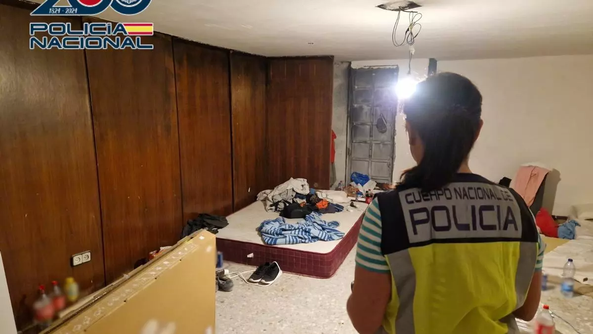 Dos detenidos por explotar a extranjeros en situación irregular reformando pisos turísticos en Alicante
