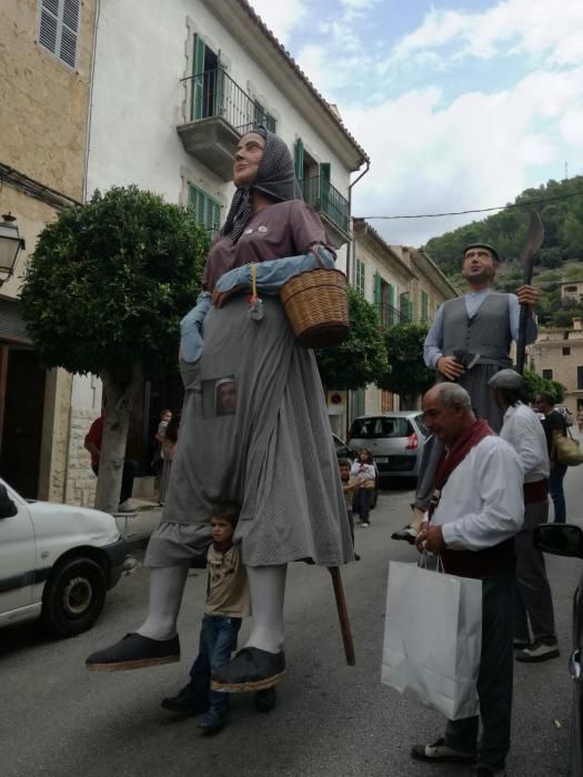 Los cabezudos desfilan en Bunyola