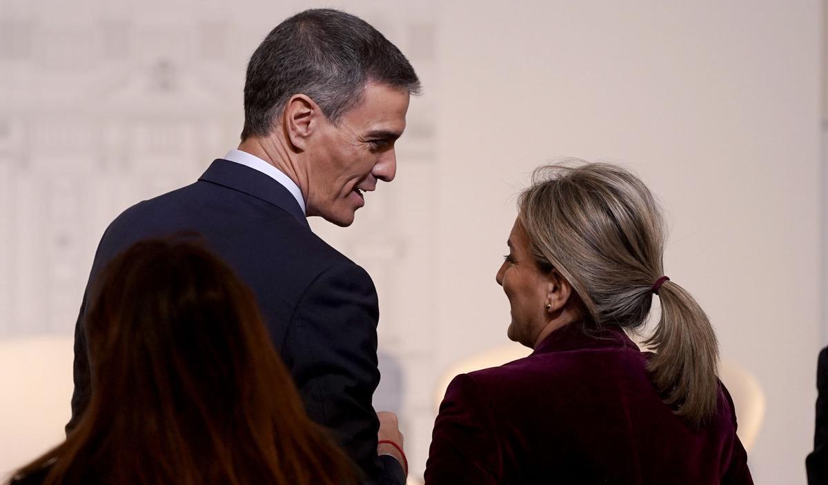 El presidente del Gobierno, Pedro Sánchez, y la ministra de Educación y Deportes, Milagros Tolón, en la clausura de unas jornadas sobre FP este miércoles.