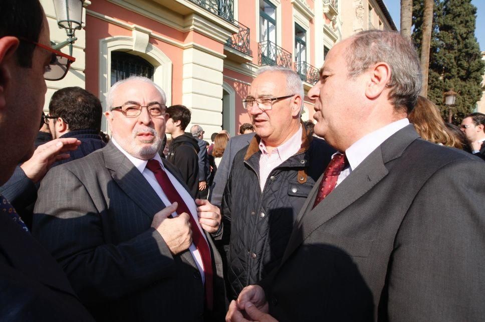 Los cofrades se manifiestan por la Semana Santa tradicional