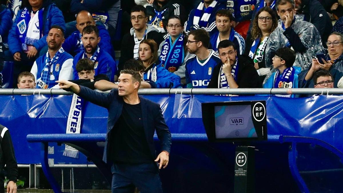 Luis Carrión, durante el Oviedo-Eibar.