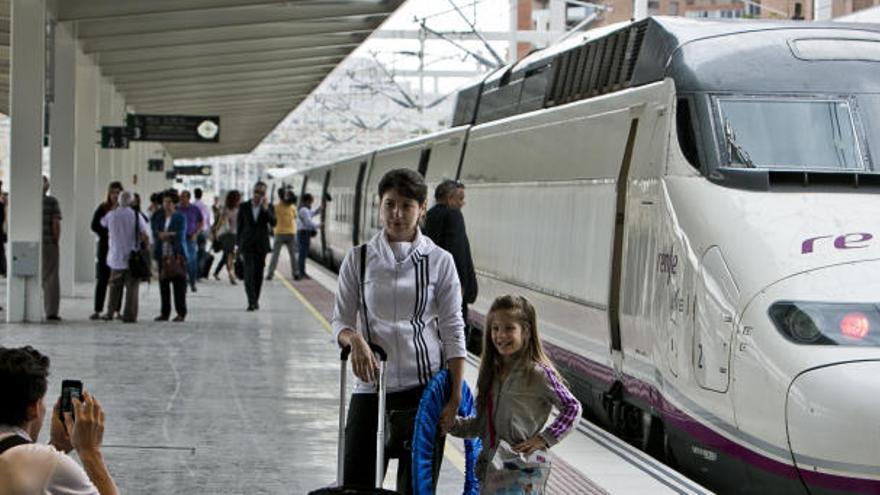 Llegada del primer AVE Madrid-Alicante, en el año 2013.