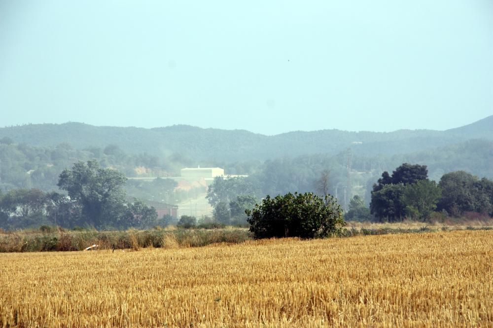 L''incendi que afecta la població de Cruïlles