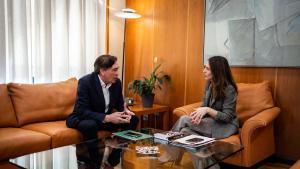 Tomás Guitarte, portavoz de Teruel Existe, reunido con la presidenta de las Cortes de Aragón, María Navarro, esta mañana en las Cortes.