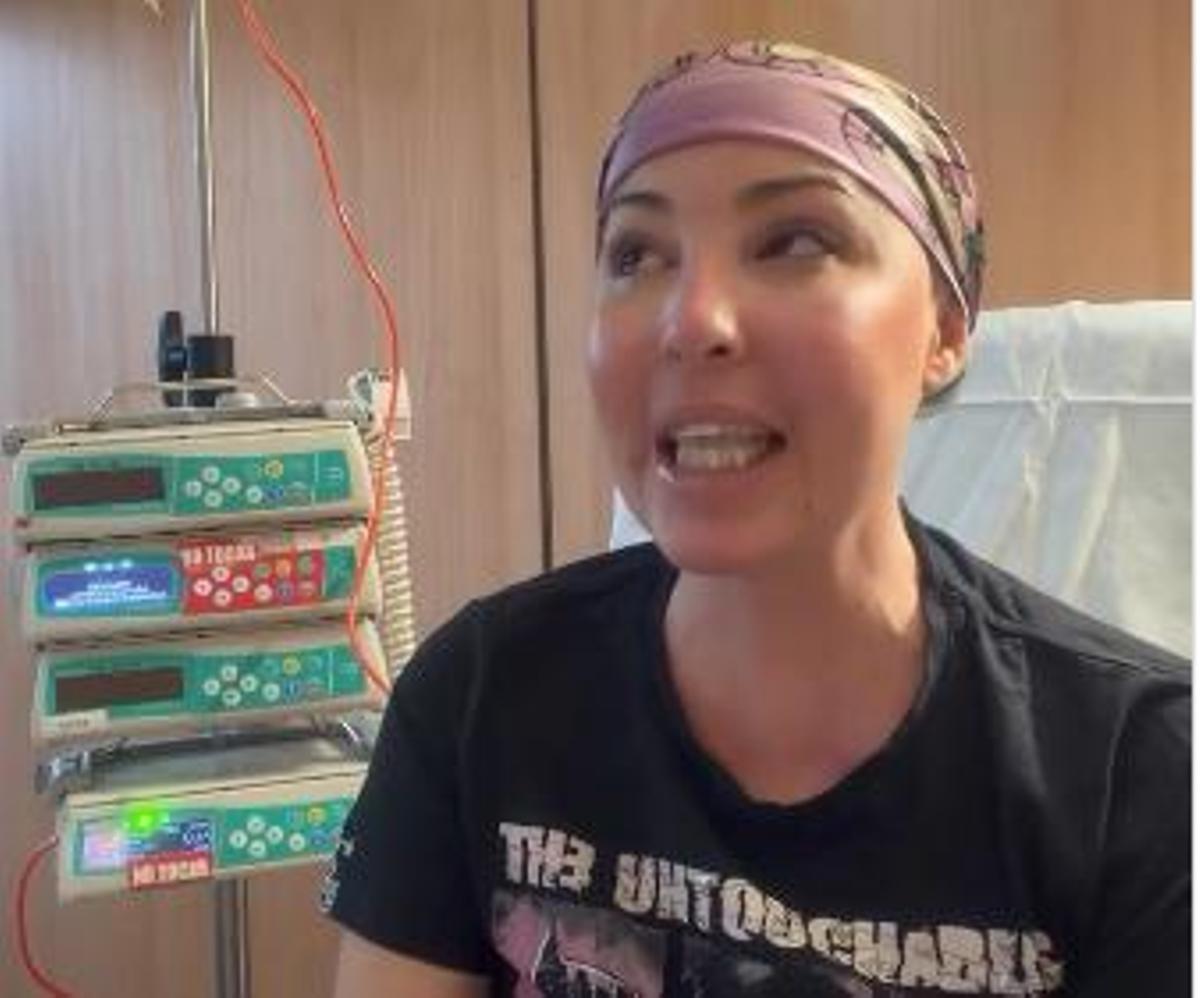Bjones, presentando su segunda producción desde el hospital.