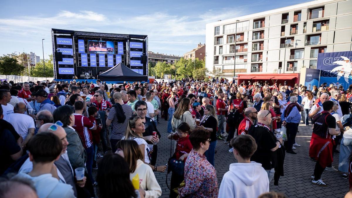 Ambiente de la Fan Zone antes del partido del Casademont de cuartos de final.