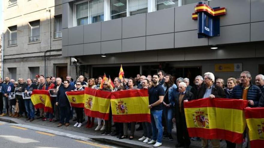 Disturbios en Cataluña | Así fue la concentración de Pontevedra en defensa de la policía