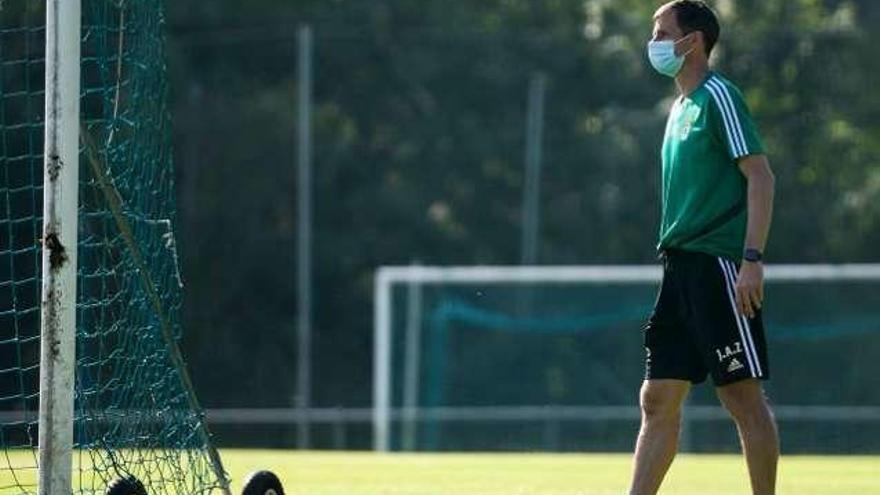 El entrenador del Oviedo, Ziganda, ayer en El Requexón.