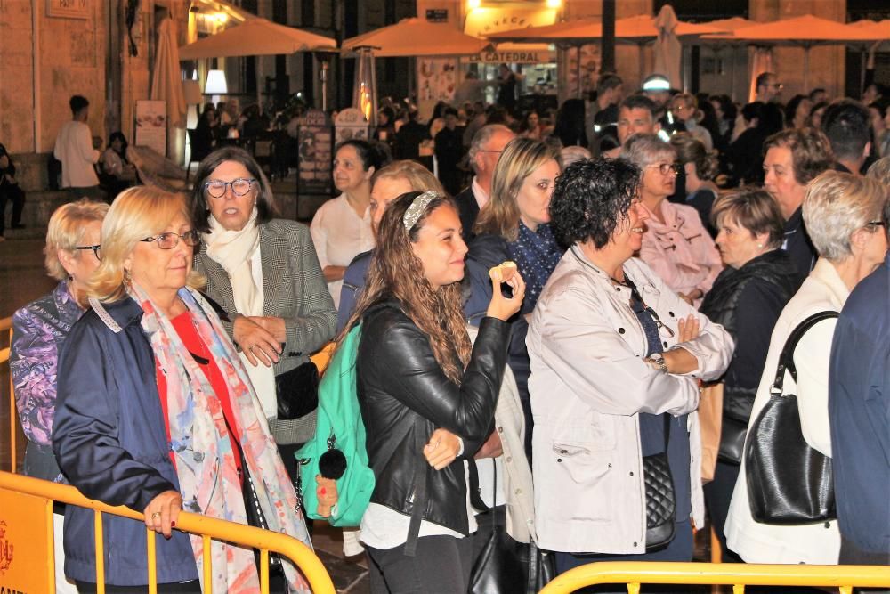 Besamanos de la Virgen de los Desamparados hasta la madrugada