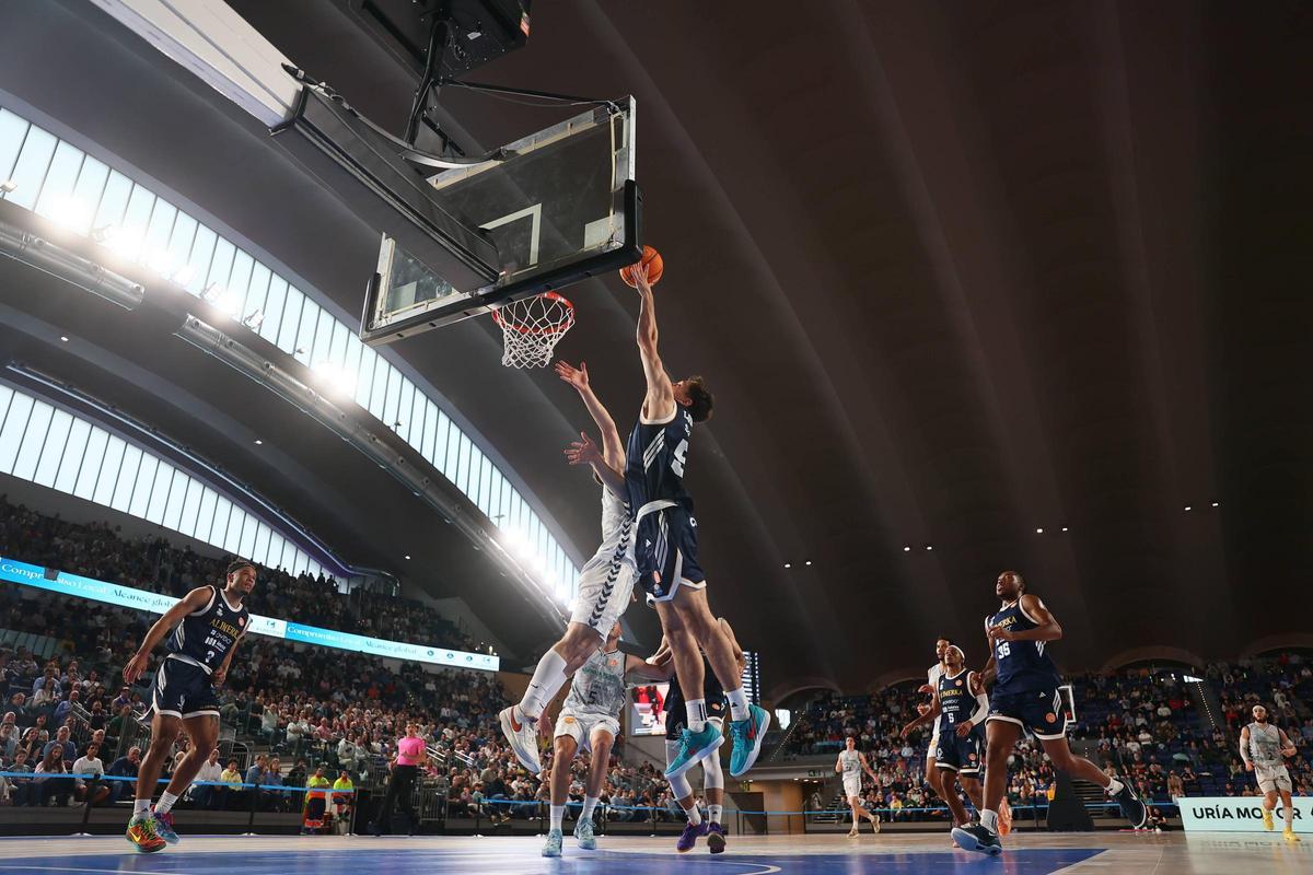 Fiesta del Alimerka Oviedo Baloncesto en casa culminada con victoria ante el Caja Rural Zamora (90-80)