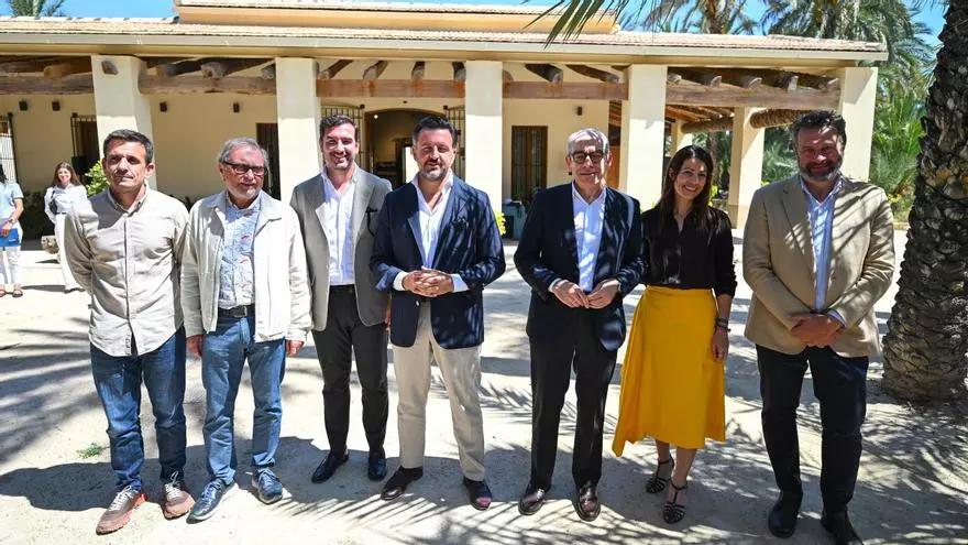 El alcalde Elche asegura que el palmeral "no tiene ninguna amenaza"