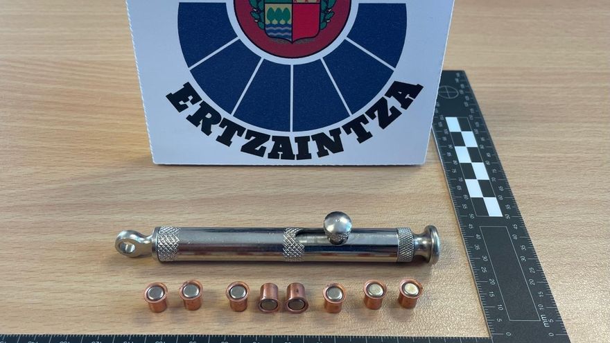Roban un coche en Zaragoza y son detenidos en un pueblo de Guipúzcoa con un &#039;bolígrafo pistola&#039;