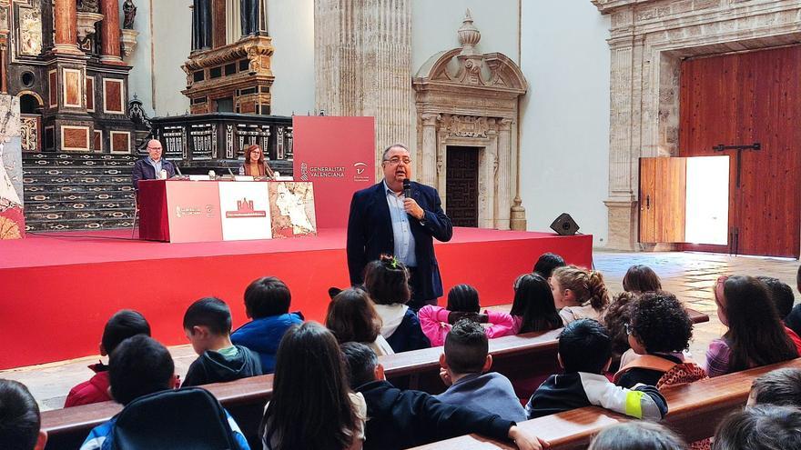 Fluixà anima a tindre llibres &quot;a casa, a l&#039;escola i al carrer&quot;