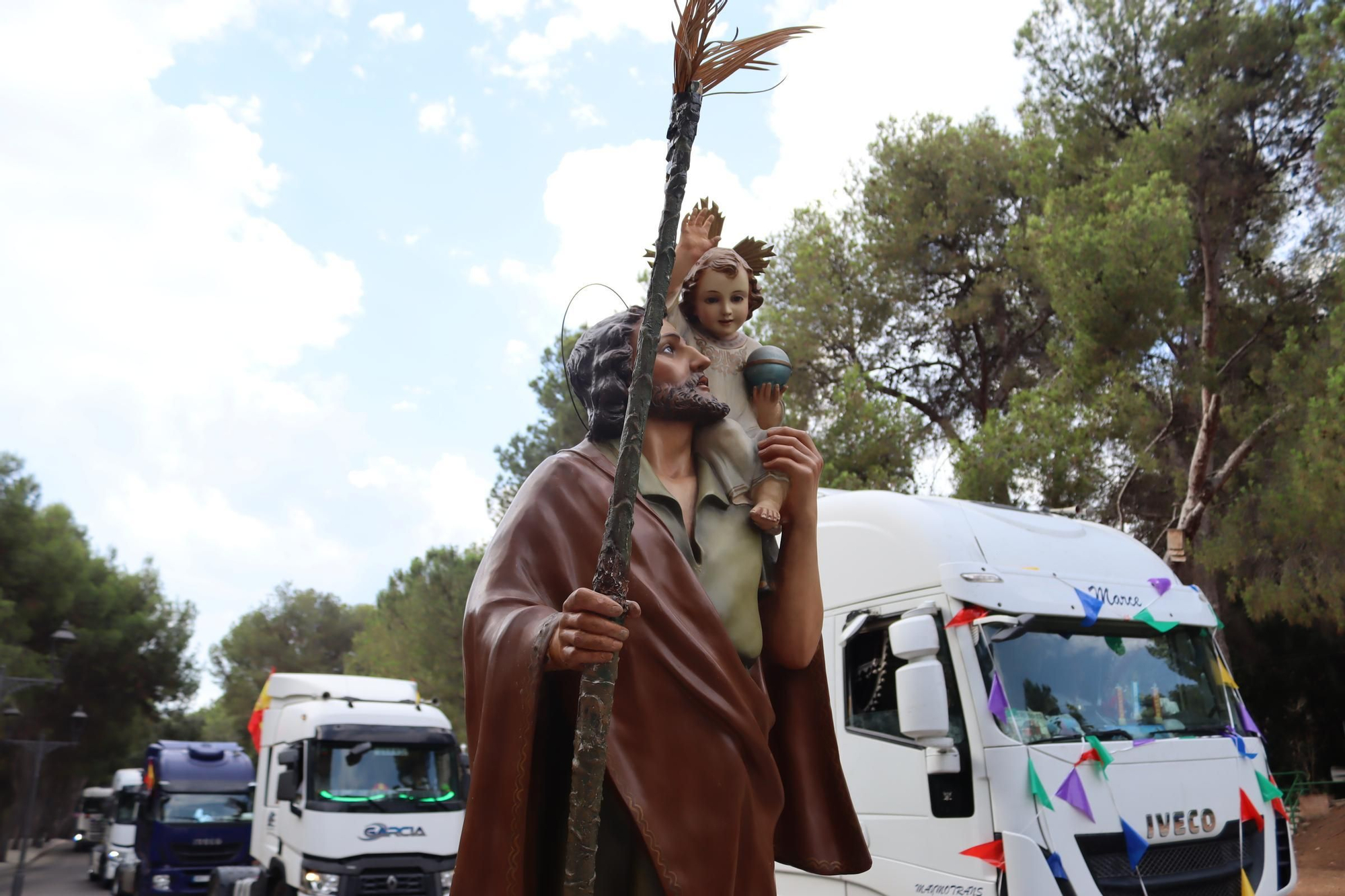 Vila-real celebra la festa de Sant Cristòfol amb la benedicció i desfilada de camions