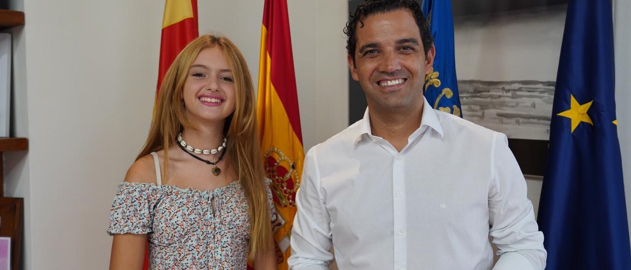 La cantante paternera, Lucía Casani, junto al alcalde de Paterna, Juan Antonio Sagredo.