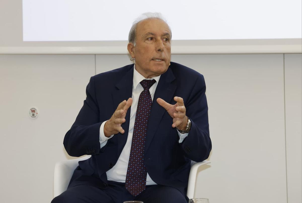 Francisco Puga, presidente de Delga Vigo, durante una de sus intervenciones.