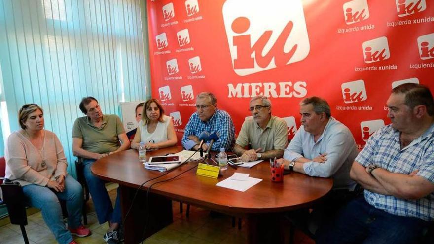 Ana Díaz, Jesús Sánchez, María Ardura, Orviz, Gaspar Llamazares, Aníbal Vázquez y Ramón Argüelles.