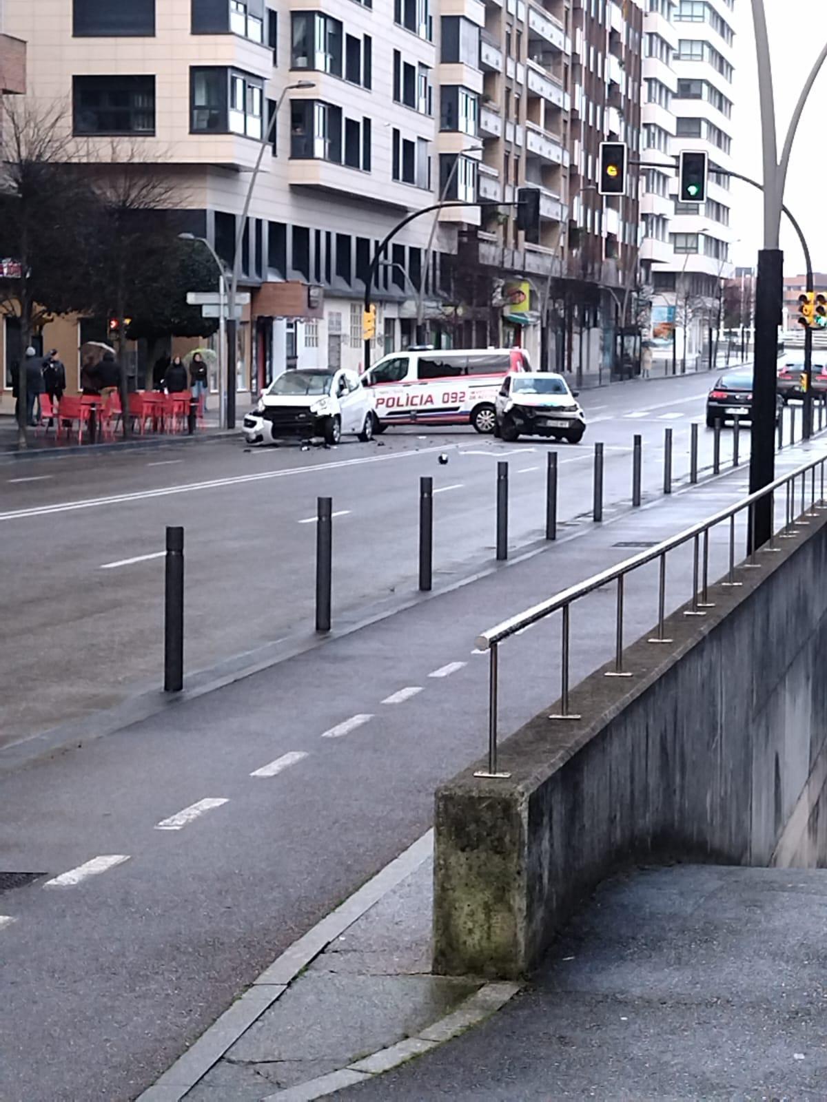 Los dos vehículos accidentados en la Avenida de Castilla.
